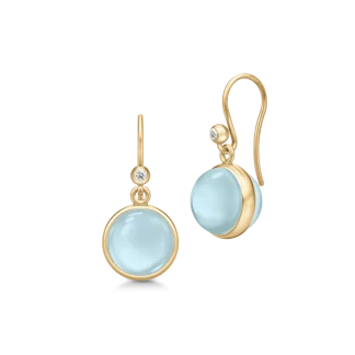 Øreringe i guld med stor blå sten og lille diamant af Julie Sandlau